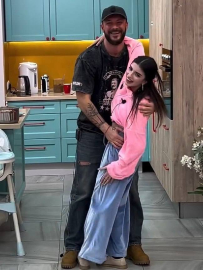 Дмитрий Шишкану пошел по стопам Тиграна и выбрал себе юную девушку на Доме 2