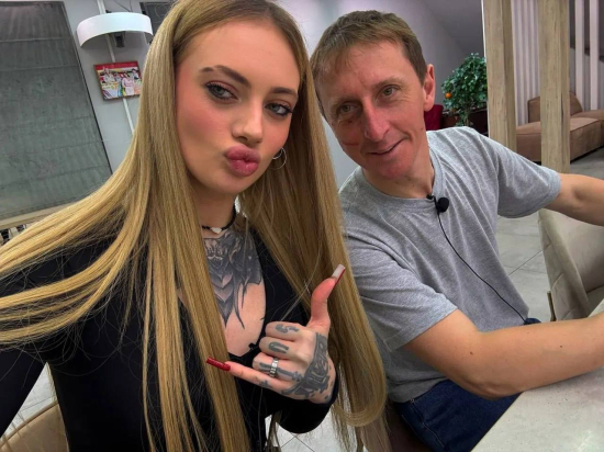 Муж Ксении Карповой поселится в одной комнате с её любовниками